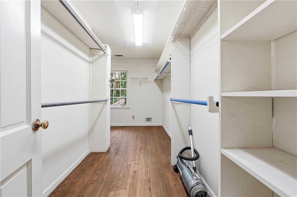 956 W Wesley Road NW