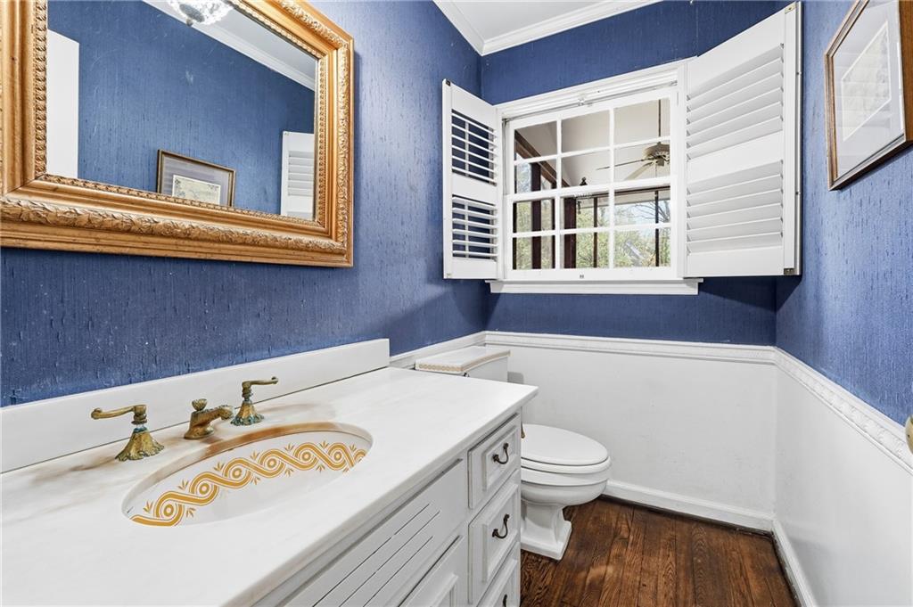 956 W Wesley Road NW