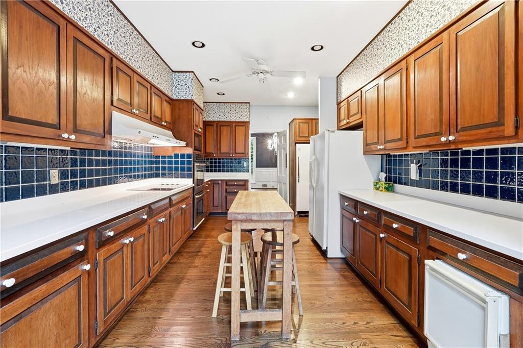 956 W Wesley Road NW