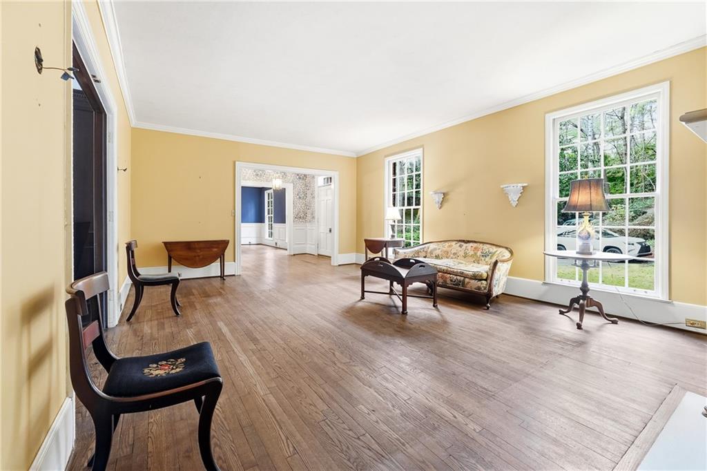 956 W Wesley Road NW