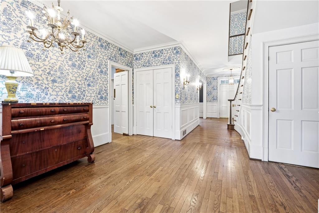 956 W Wesley Road NW