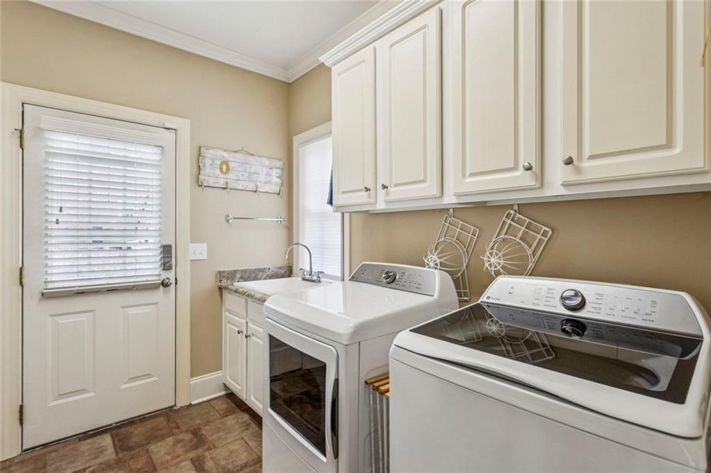 3020 Woodbridge Lane