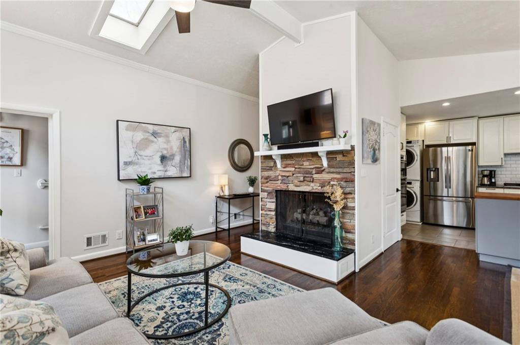 2632 Woodacres Road NE