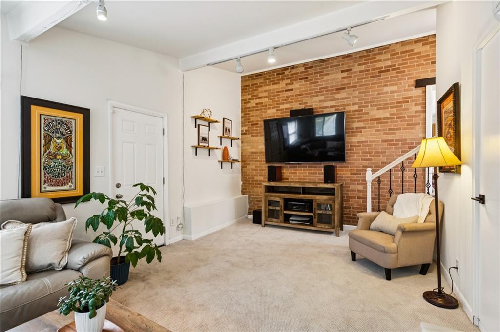 2632 Woodacres Road NE