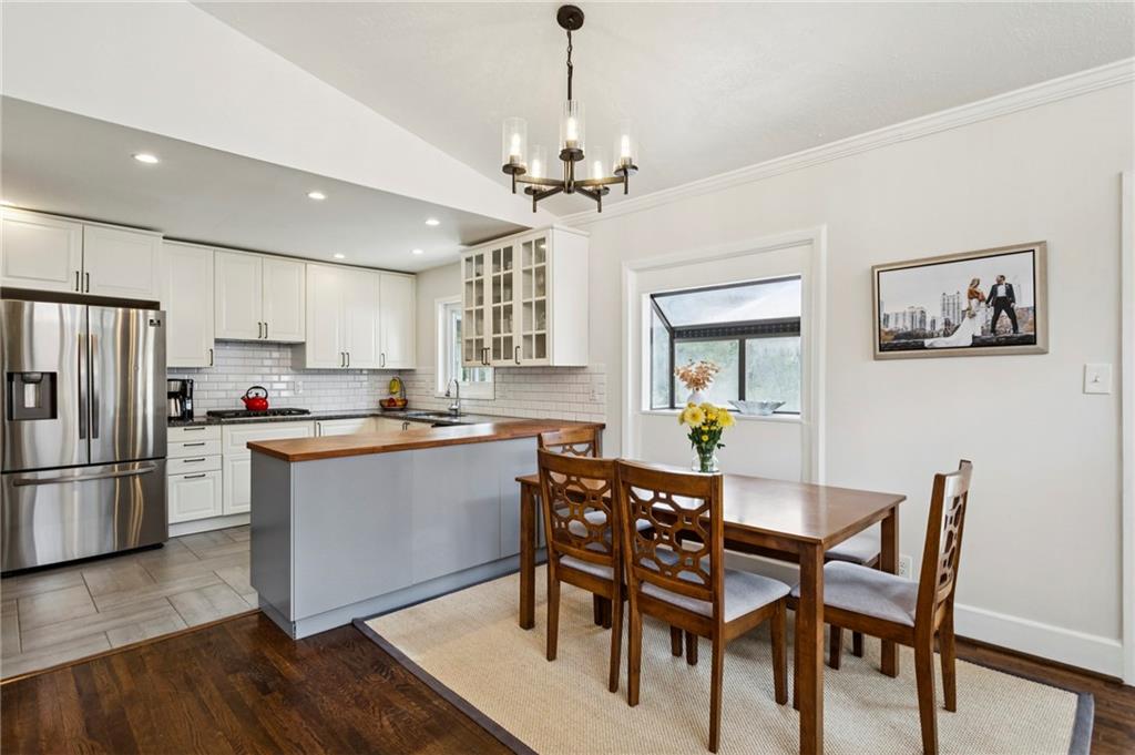 2632 Woodacres Road NE