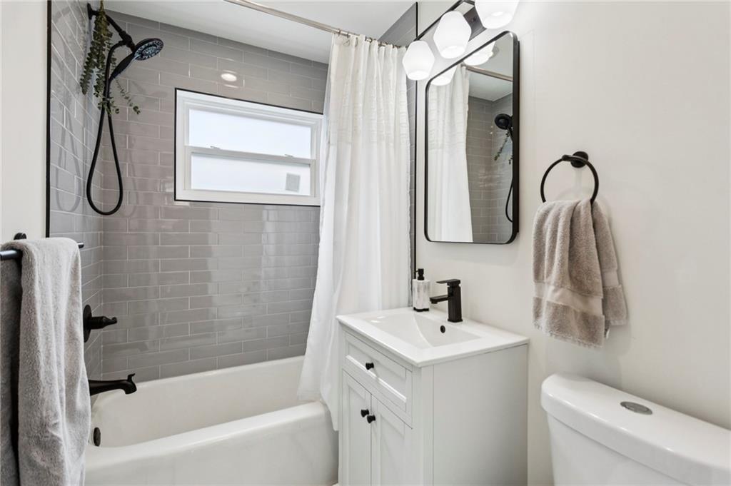 2632 Woodacres Road NE