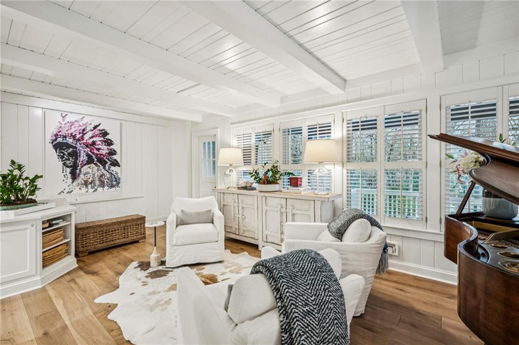 1892 Greystone Road NW