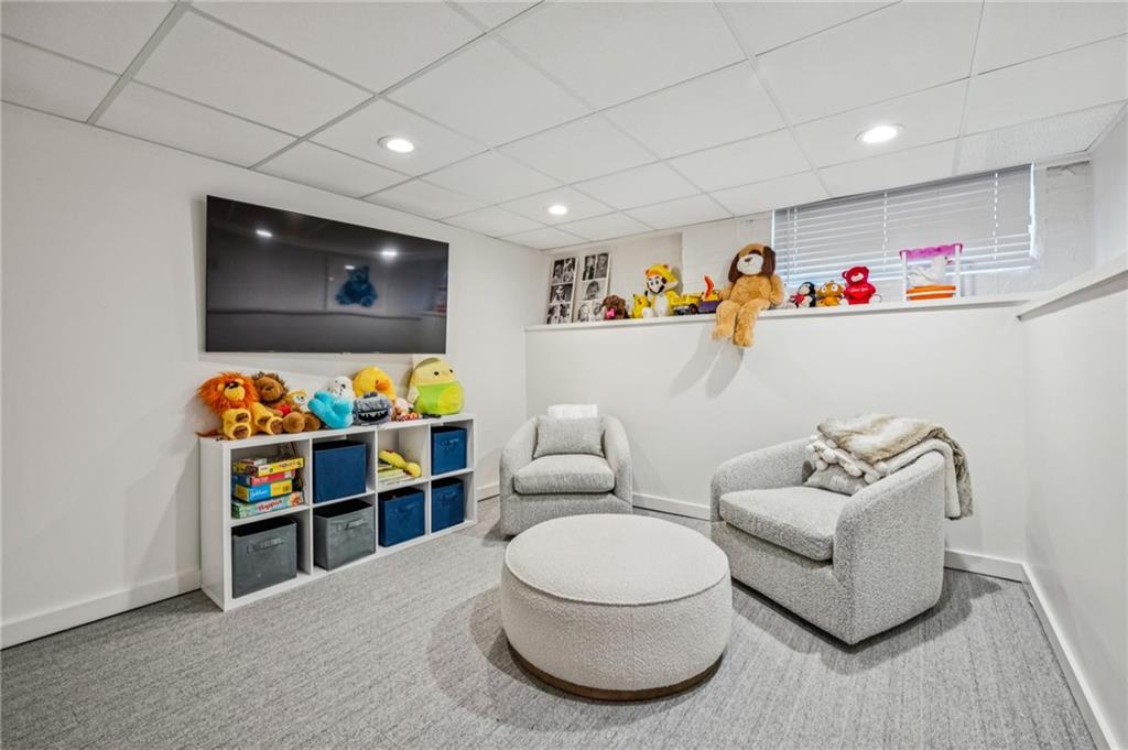 1892 Greystone Road NW