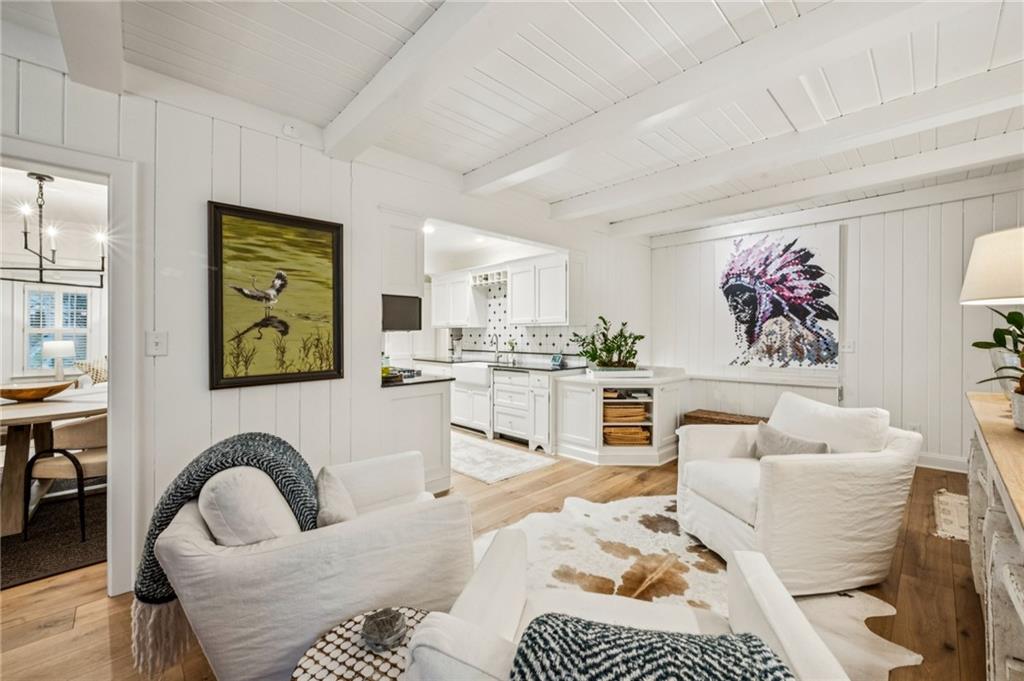 1892 Greystone Road NW