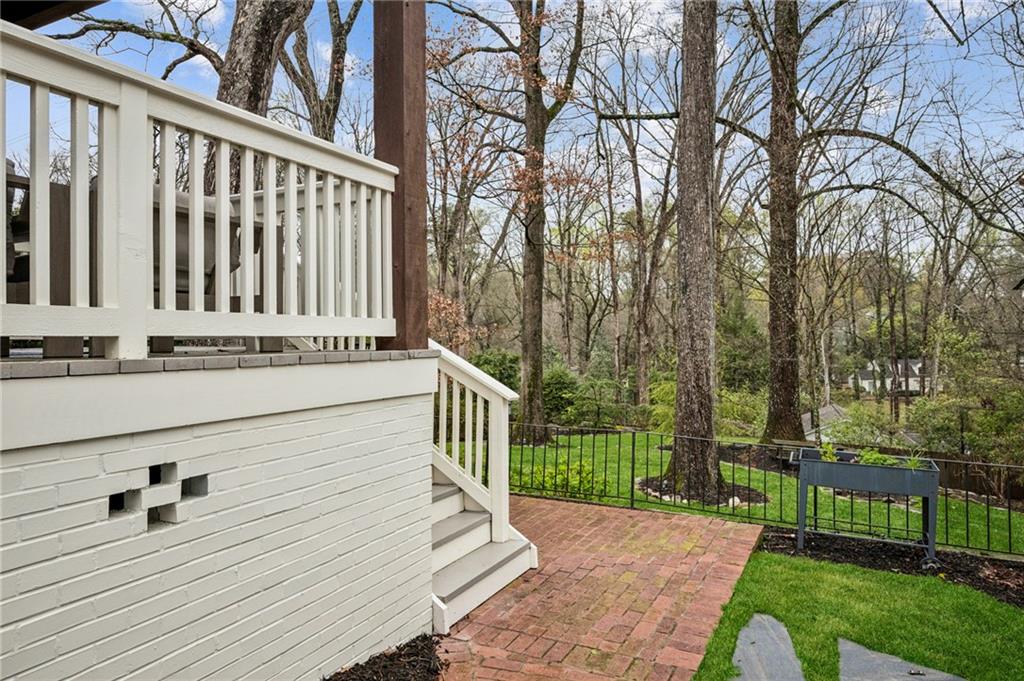 1892 Greystone Road NW