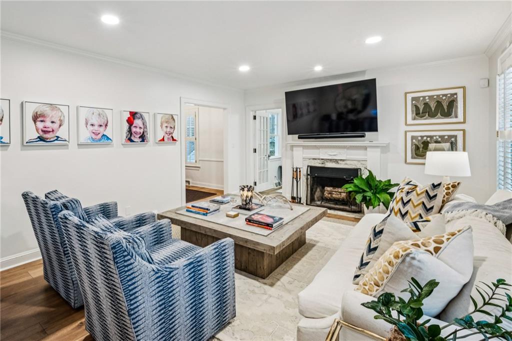 1892 Greystone Road NW