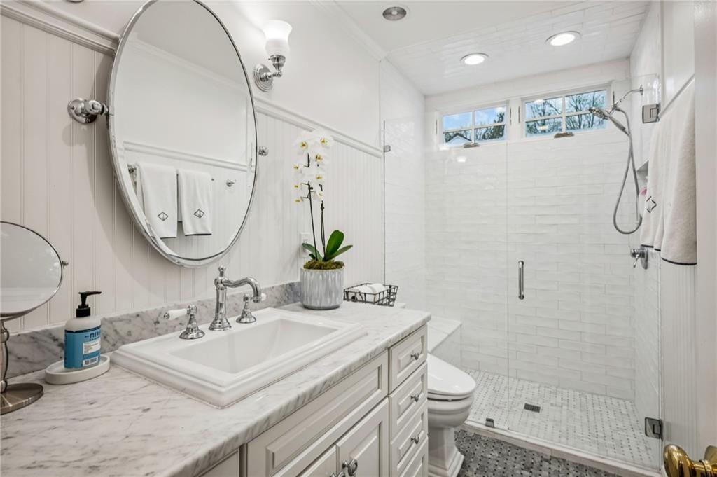 1892 Greystone Road NW