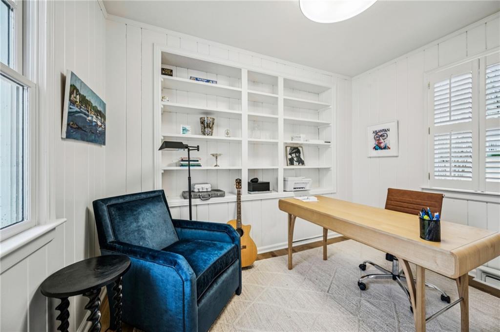 1892 Greystone Road NW