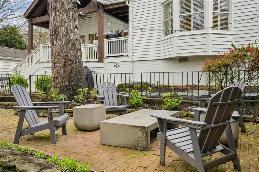 1892 Greystone Road NW