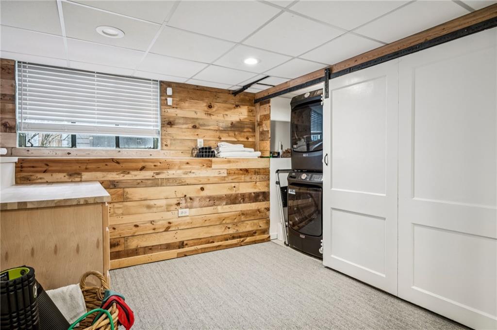 1892 Greystone Road NW