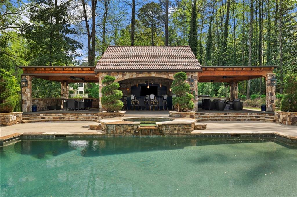 820 Heards Ferry Road