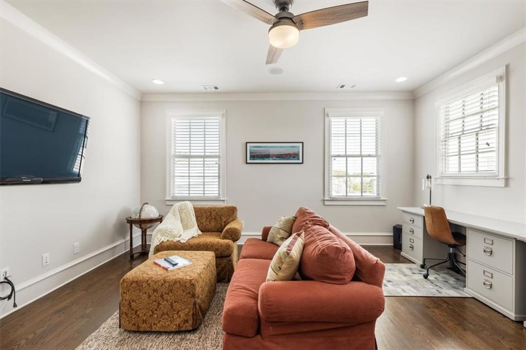 128 Grand Crescent