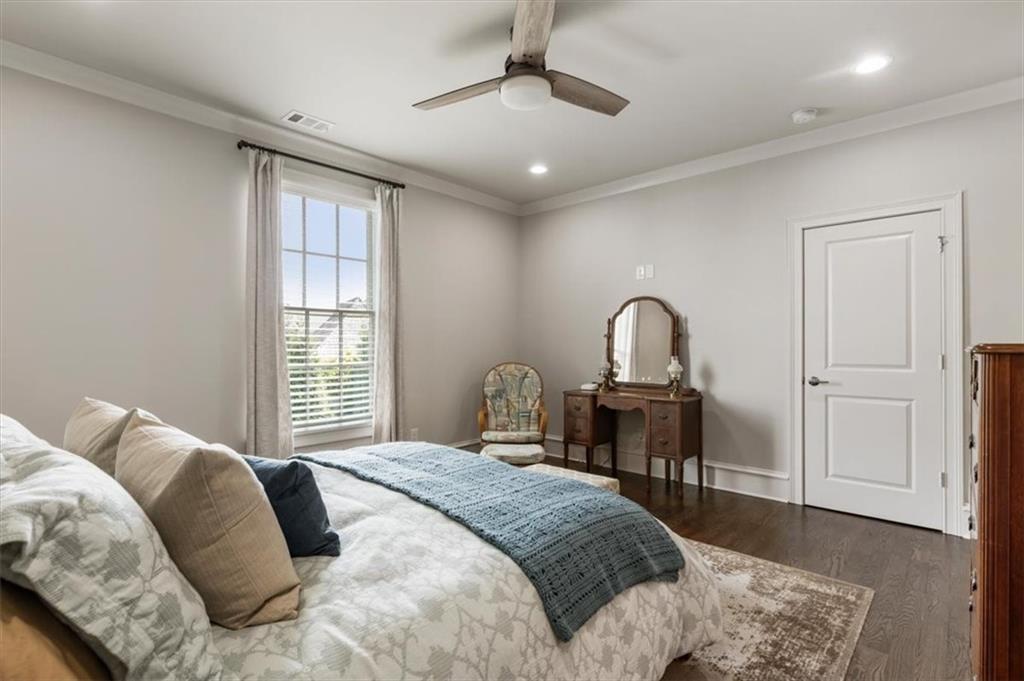128 Grand Crescent