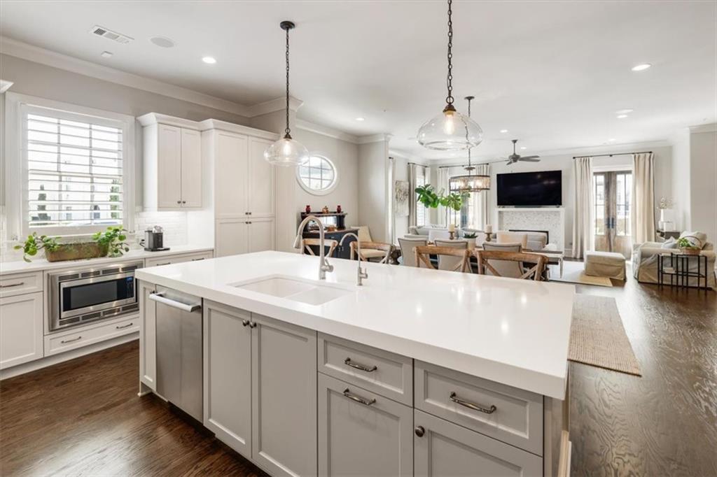 128 Grand Crescent