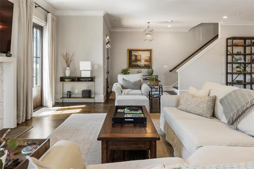 128 Grand Crescent