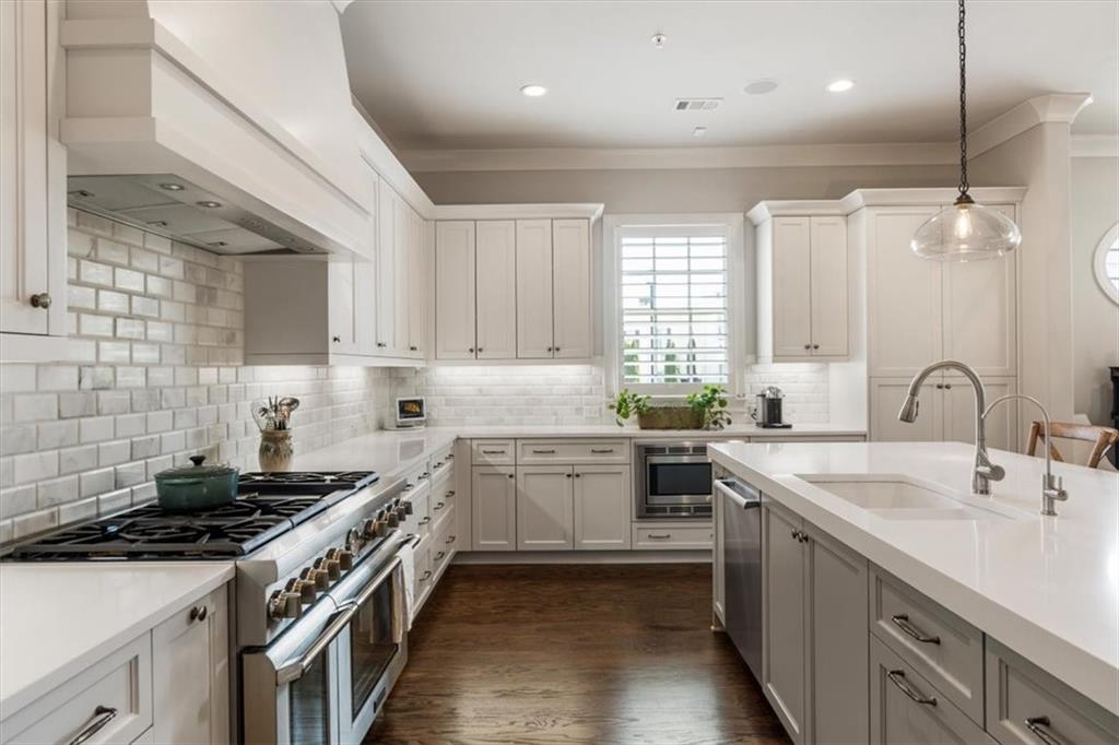 128 Grand Crescent