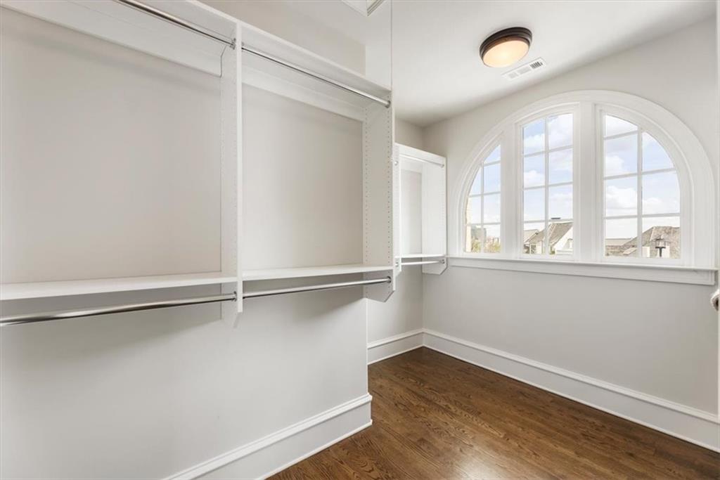 128 Grand Crescent
