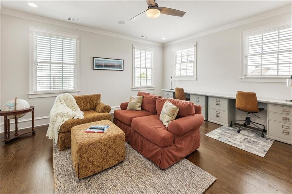 128 Grand Crescent