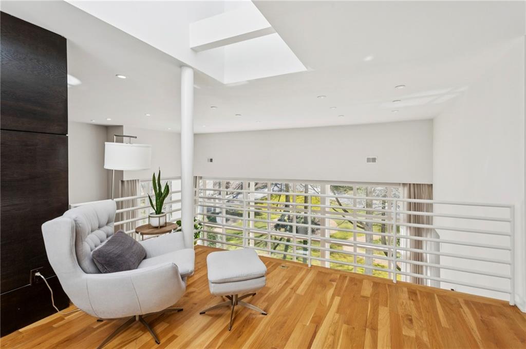 4406 N Elizabeth Lane SE