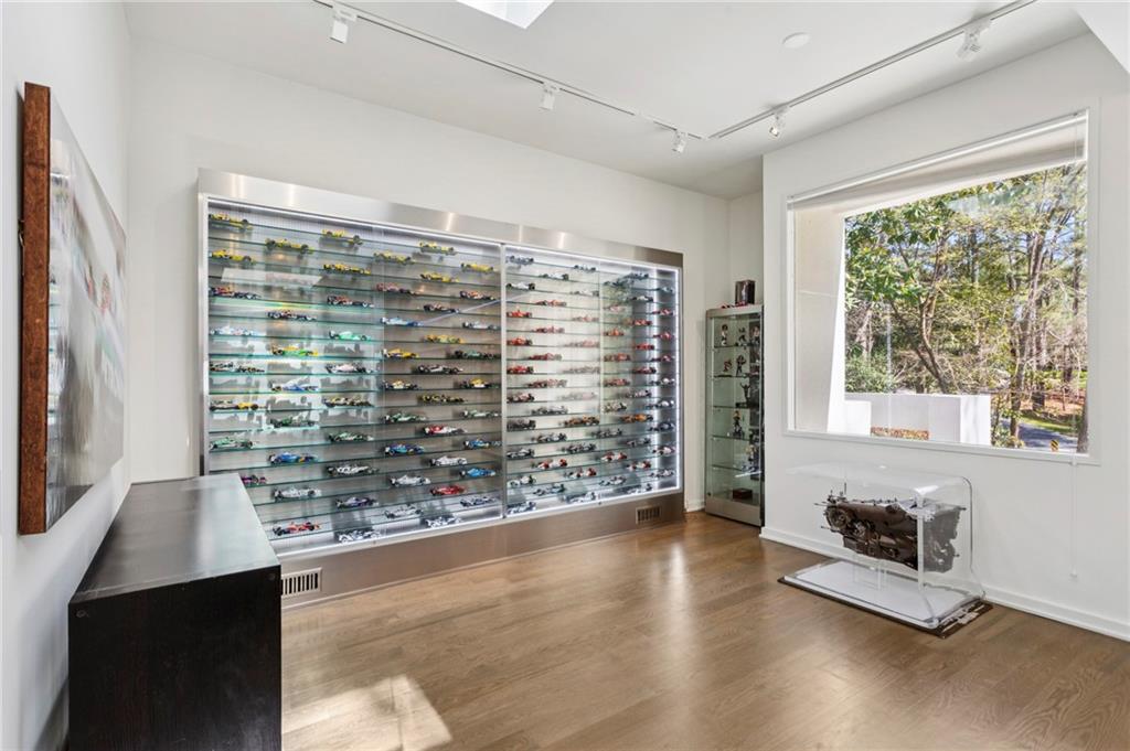 4406 N Elizabeth Lane SE