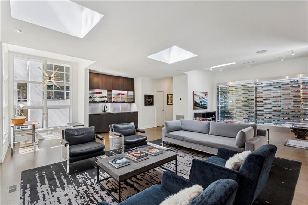 4406 N Elizabeth Lane SE