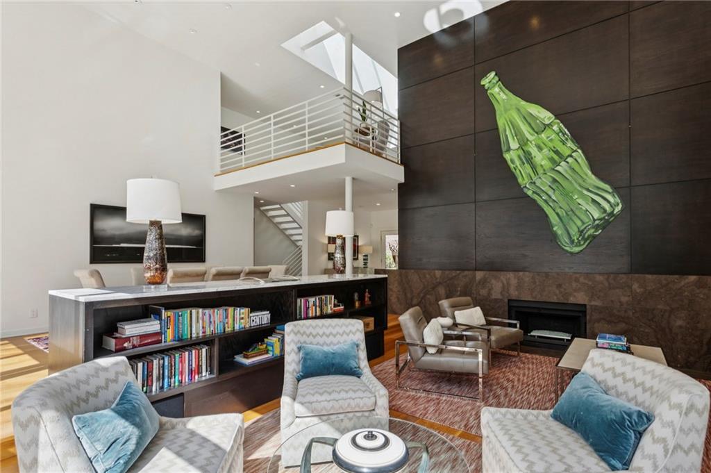 4406 N Elizabeth Lane SE