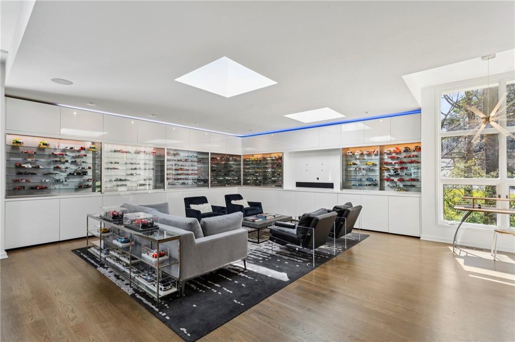 4406 N Elizabeth Lane SE