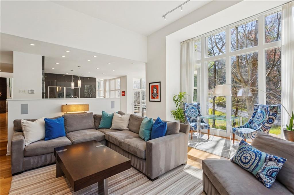 4406 N Elizabeth Lane SE