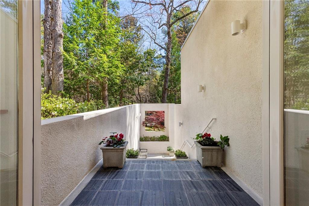 4406 N Elizabeth Lane SE