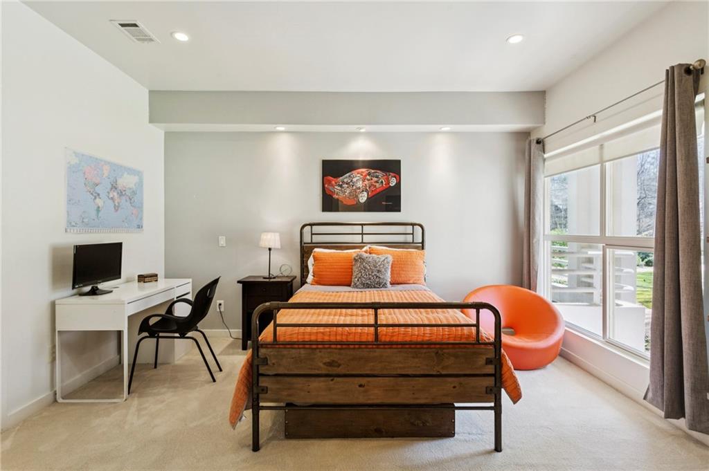 4406 N Elizabeth Lane SE