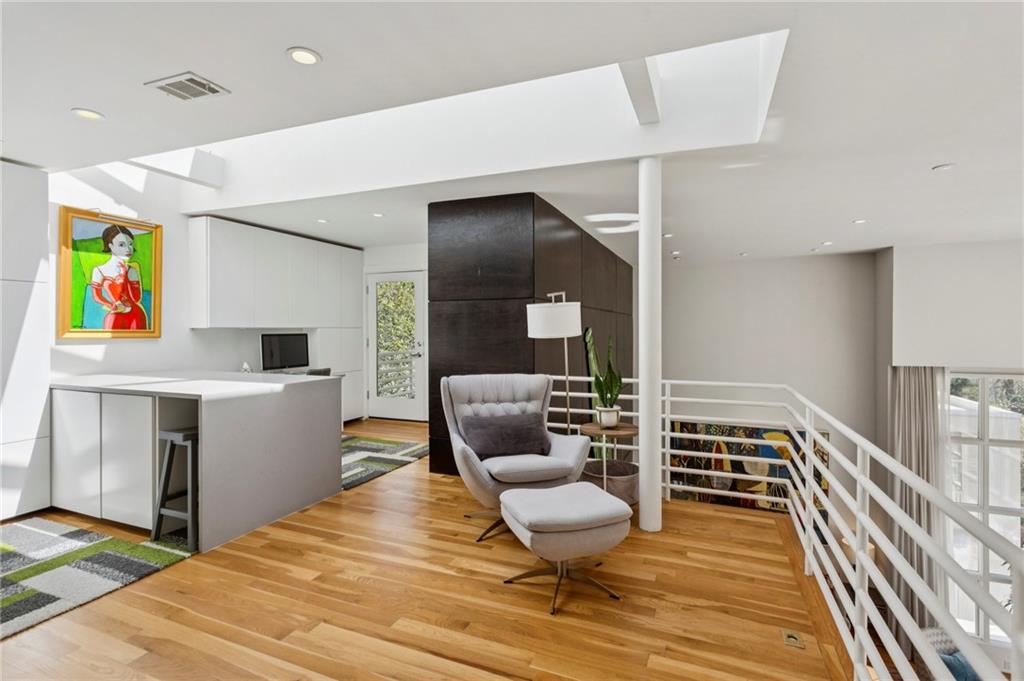 4406 N Elizabeth Lane SE