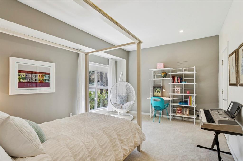 4406 N Elizabeth Lane SE