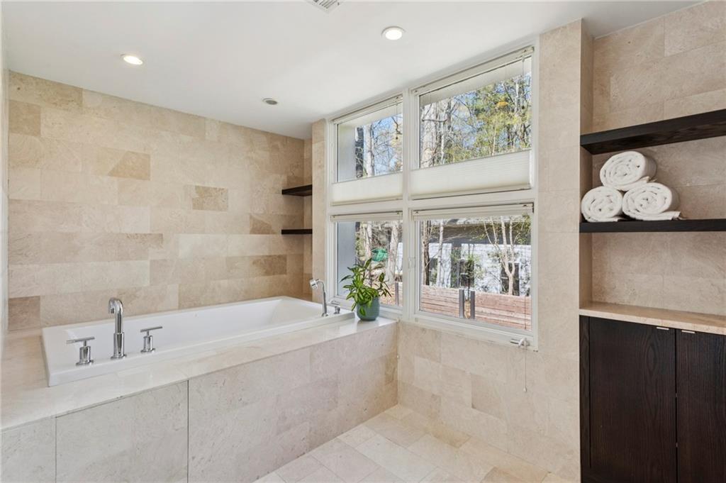 4406 N Elizabeth Lane SE