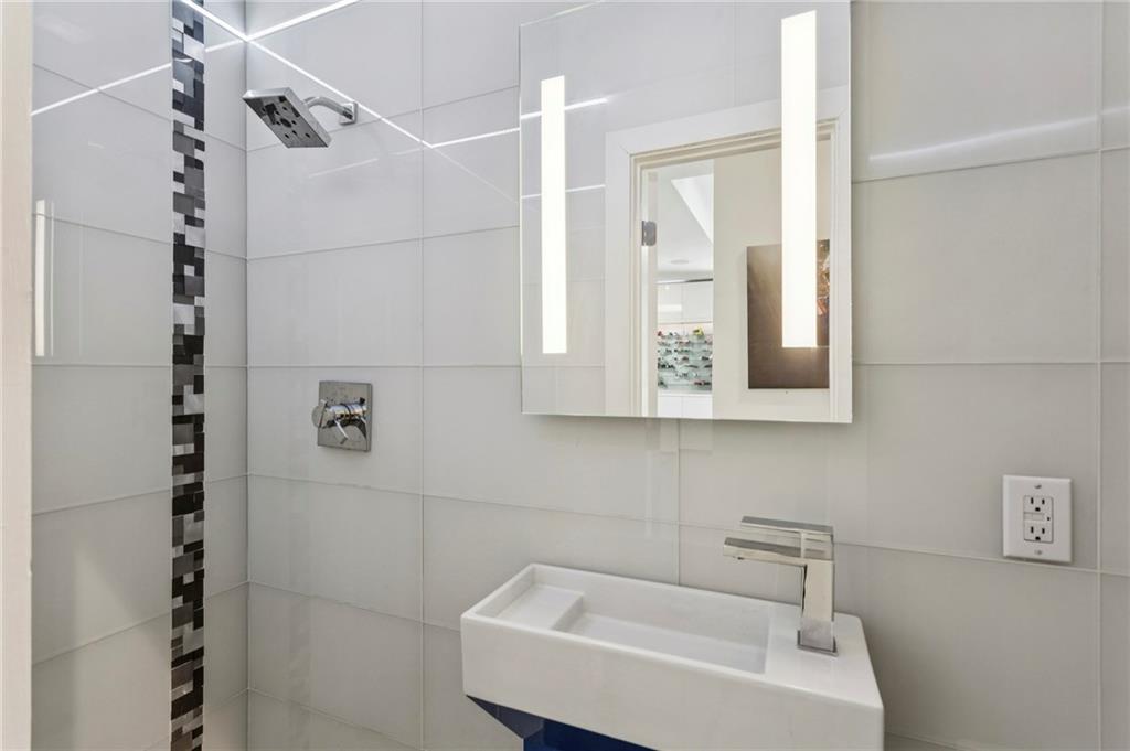 4406 N Elizabeth Lane SE