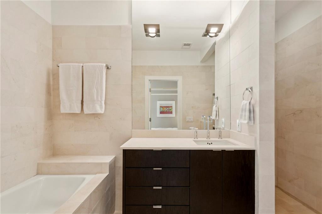 4406 N Elizabeth Lane SE