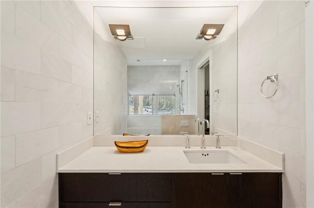 4406 N Elizabeth Lane SE