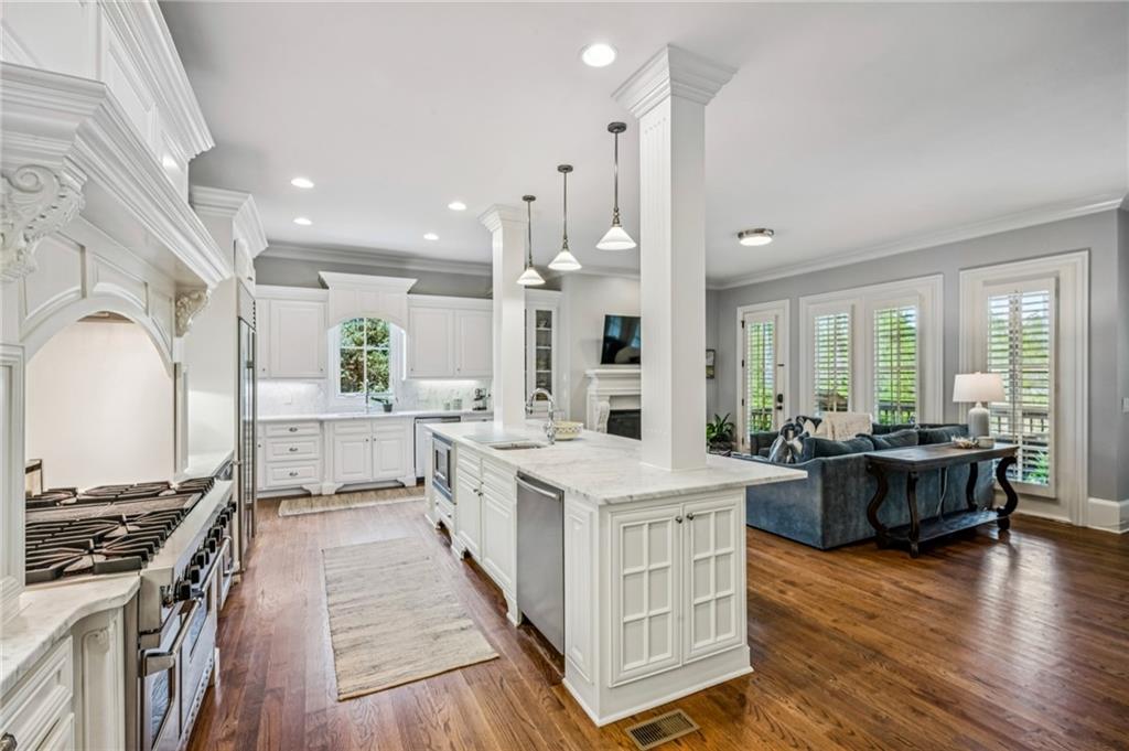 2960 Castlewood Drive NW