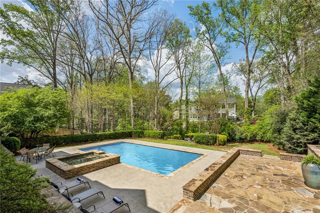 2960 Castlewood Drive NW