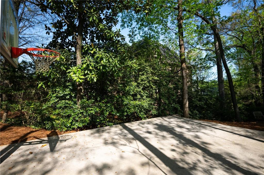 2960 Castlewood Drive NW