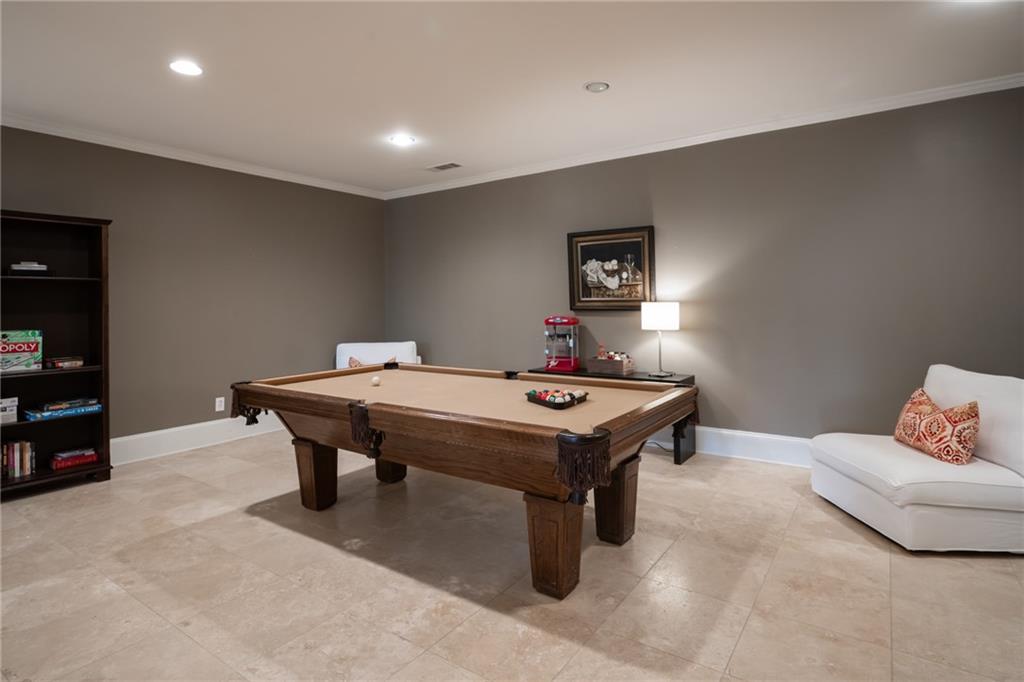 2960 Castlewood Drive NW