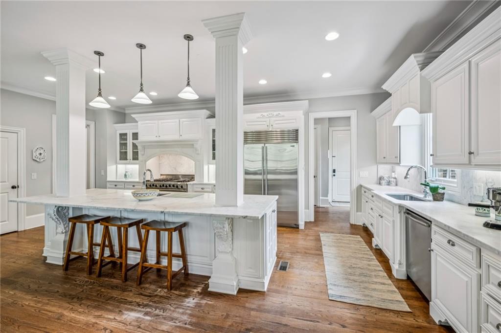 2960 Castlewood Drive NW