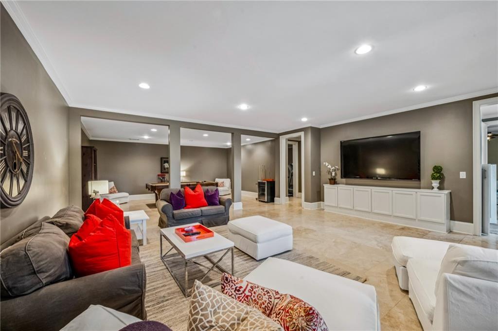 2960 Castlewood Drive NW