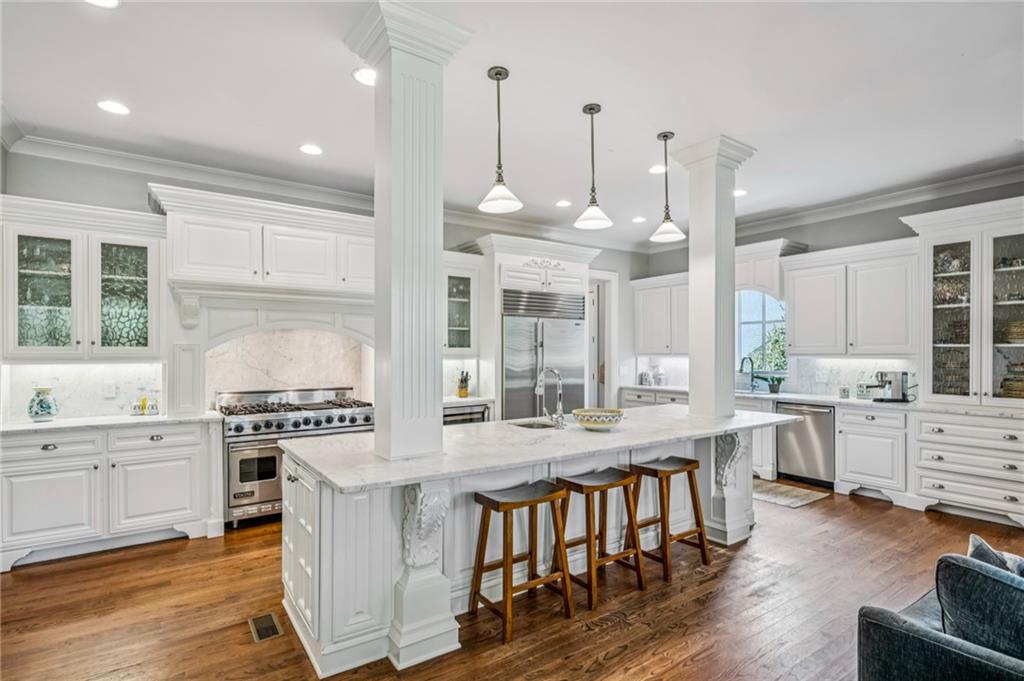 2960 Castlewood Drive NW