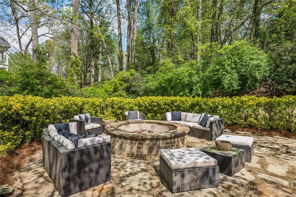 2960 Castlewood Drive NW