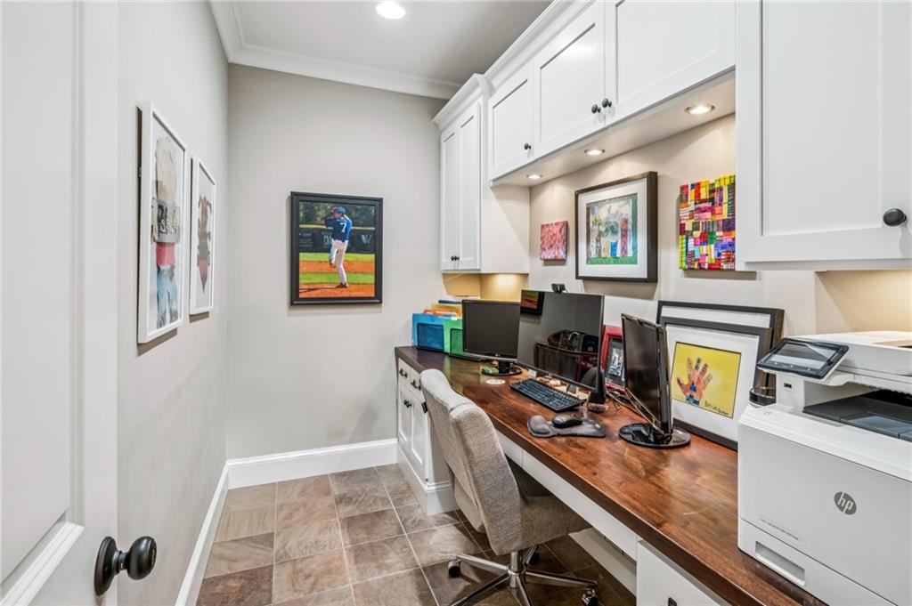 2960 Castlewood Drive NW